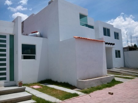 Casa en Santa Ursula Apizaco, Tlax. Mtrs 85.30 , 100 mtrs costruccion Sala, comedor, cocina, jardín, área de lavado, baño y medio, 3 recamras, cisterna, bomba, boiler, Privada cerrada